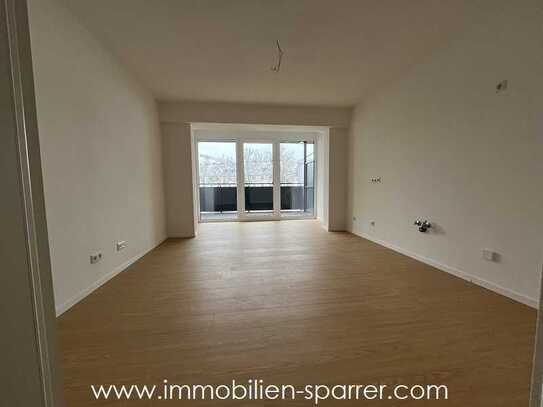 HELLE 2,5-ZIMMER-WOHNUNG MIT BALKON