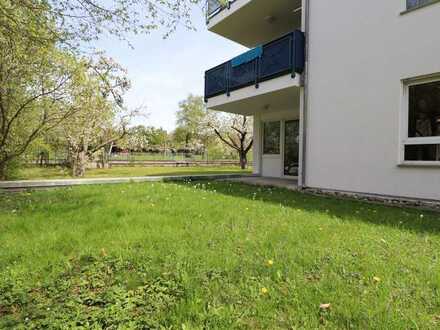 Helle 2 1/2 Zimmerwohnung mit Terrasse u. Grünfläche