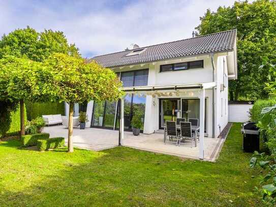 Einfamilienhaus in Neuenhagen - Inkl. Panoramafenstern, Fußbodenheizung, Einbauküche, Raffstores