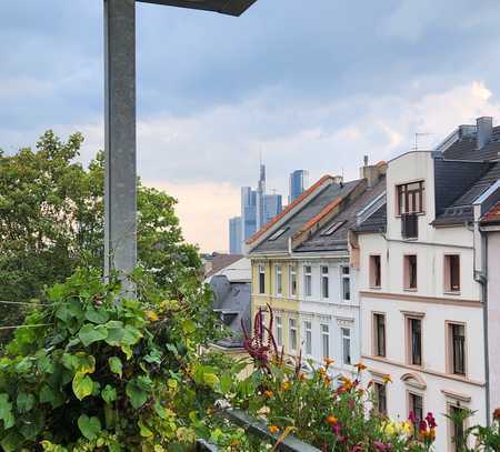 Charmante 4-Zimmer-Altbauwohnung mit Balkon im Herzen des Frankfurter Nordend-West