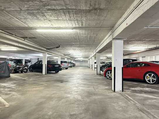 TOLLER TIEFGARAGENSTELLPLATZ IN CHARLOTTENBRUNNER STR. IN BERLIN-SCHMARGENDORF