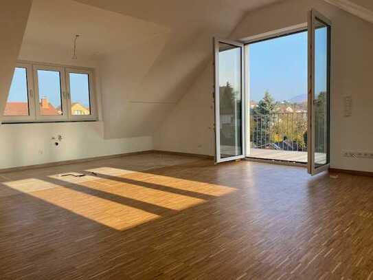 Neubau 3 Zi DG Whng, Balkon, Kühlung im Sommer, 1 Gigabite Internet, Parkplatz