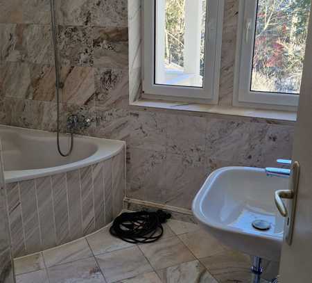 * Große 3-Zi. mit Parkett, 2 Balkonen, Wintergarten, Lift, Stellpl. & Wanne direkt am Zeisigwald! *