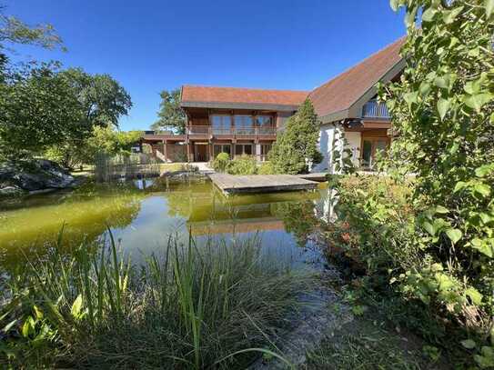 Großzügige, exklusive Villa mit zwei Einliegerwohnungen in Nürnberg-Weiherhaus (Gaulnhofen)