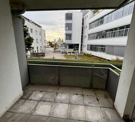 Möblierte 2-Zimmer-Wohnung mit Balkon, Einbauküche und Garagenplatz in Riedstadt - S-Bahn nah!