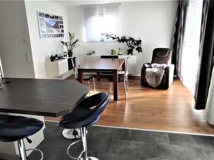 Stilvolle, neuwertige 4,5-Zimmer-Wohnung mit Balkon und EBK in Laupheim
