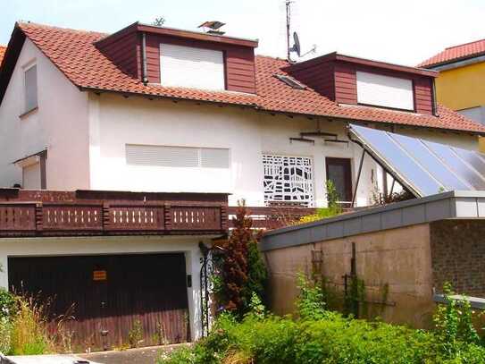 Freistehendes, sonniges Einfamilienhaus mit Doppelgarage, goßer Terrasse und Balkon in ruhiger Lage!