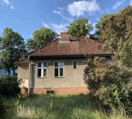 Großes Baugrundstück m. Bauvorbescheid für 2 EFHs - entweder Sanierung od Neubau