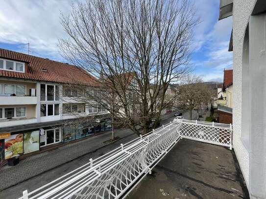 Preiswerte große und helle 5-Zimmer-Altbauwohnung direkt am Marktplatz