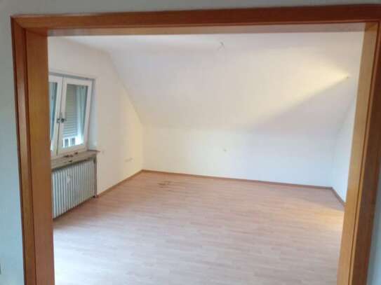 Freundliche 3-Zimmer-Dachgeschosswohnung mit Balkon in Ubstadt-Weiher