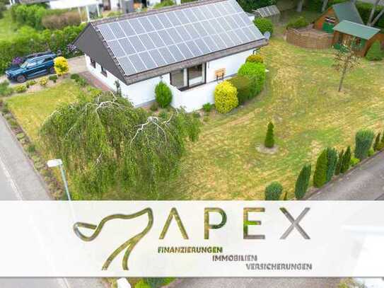 Bungalow mit PV-Anlage und großem Garten