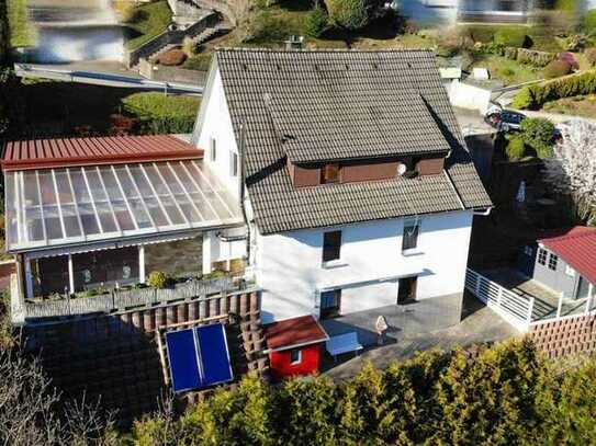 Schönes Einfamilienhaus / Zweifamilienhaus in sonniger Aussichtlage in Bad Peterstal !