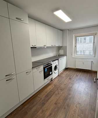 Modernisierte 2-Zimmer-Wohnung mit Balkon und neuer Einbauküche in Stuttgart-West