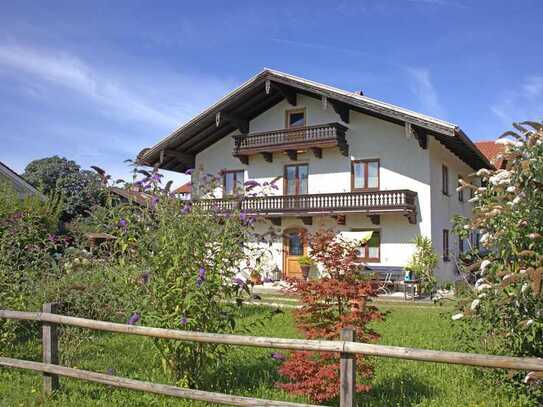 Charmantes Landhaus mit Ferienwohnung fußläufig zum Chiemsee