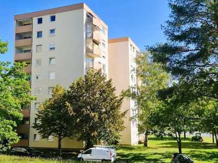 Liebevoll gepflegte Eigentumswohnung mit atemberaubendem Weitblick, Balkon und eigener Garage