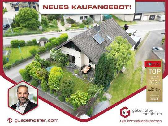 Solides und freistehendes Einfamilienhaus mit Einliegerwohnung, Garage und Garten in Freisheim