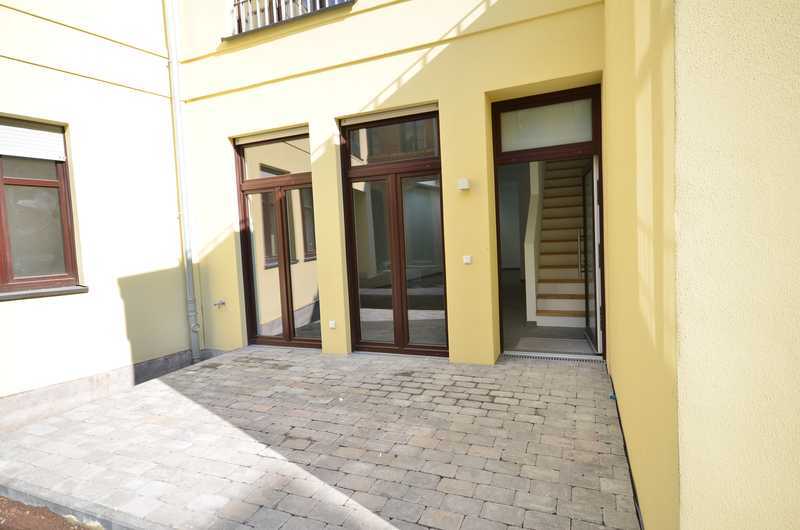 Modernes 3-Zi-Stadthaus mit Dachterrasse im begrünten Innenhof
