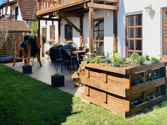 "Haus im Haus": 4-Zimmer-Wohnung mit neu angelegtem Garten (ca. 200 qm) und PV-Anlage (7,02 kWp)