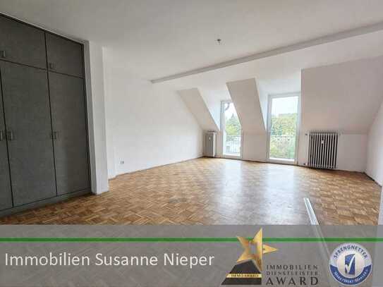 Tolle Dachgeschosswohnung mit Parkettboden, Marmorbad und Balkon in Gevelsberg - WE07