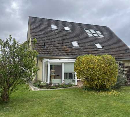 Ebenerdige 3-Zimmer-Wohnung mit Wintergarten, Terrasse, Carport und Einbauküche in Dümmer