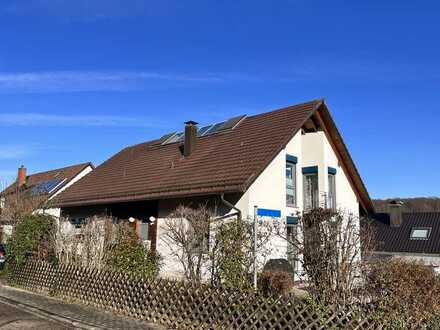 Freistehendes, modernes und lichtdurchflutetes Einfamilienhaus in ruhiger Lage in Pfinztal-Wöschbach