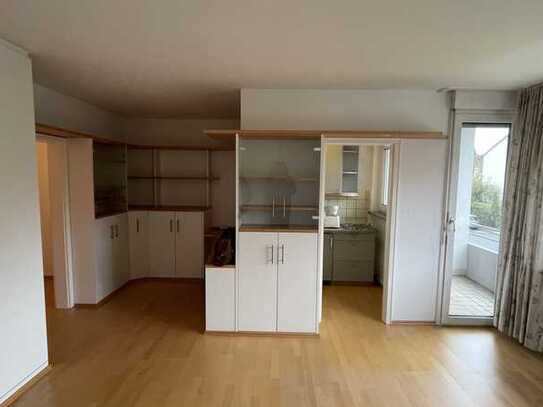 Modernisierte Wohnung mit einem Zimmer sowie Balkon und EBK in Langen