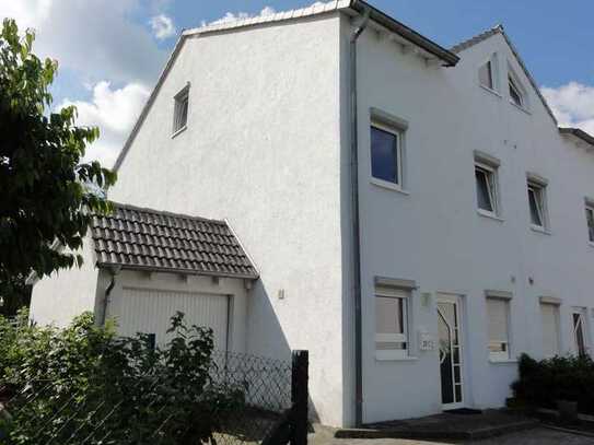 Ruhig gelegene Teil-Sanierte Doppelhaushälfte mit fünf Zimmern in Einsiedlerhof, Kaiserslautern