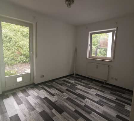 Modern geschnittene und renovierte 4,5-Zimmer-Whg. mit Garten, Balkon, TG und neuer Einbauküche