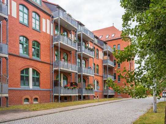 2-Zimmer Altbau Wohnung im Grünen, mit geh. Innenausstattung, mit Balkon, in Zerbst