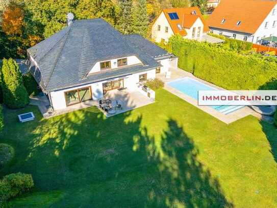 IMMOBERLIN.DE - Toplage & Bestzustand! Luxuriöse Villa mit grandiosem Gartenparadies