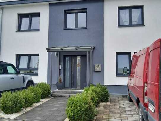 Gepflegtes 6-Zimmer-Haus mit Einbauküche in Idstein