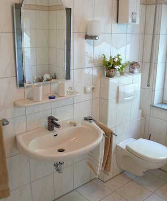Gepflegte Wohnung mit drei Zimmern sowie Balkon und Einbauküche in Hachenburg
