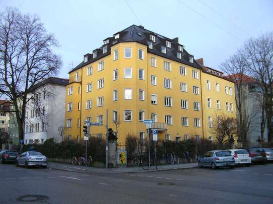 Gepflegte 1,5-Zimmer-Hochparterre-Wohnung mit Blick ins Grüne, Maxvorstadt, München