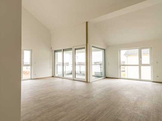 Neubau - Helldurchflutete 3,5 Zimmer Dachgeschoss - Wohnung mit Balkon