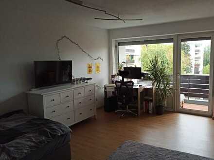 Sonnige, geräumige 1-Zimmer-Wohnung mit Balkon in Straubing