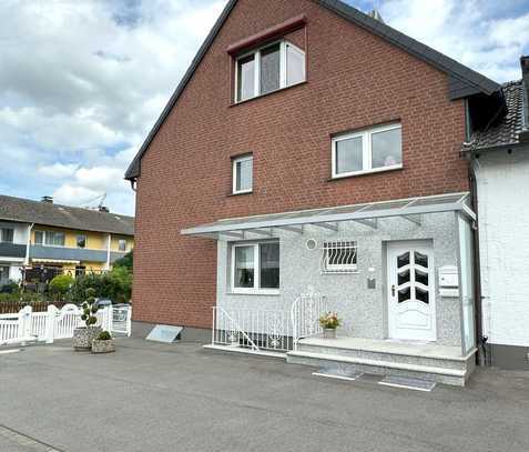 RESERVIERT !! -Einfamilienhaus in attraktiver Lage - Mit Wintergarten