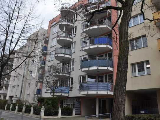 Attraktive 3-Zimmer-Wohnung mit EBK und Balkon in Schöneberg (Schöneberg), Berlin