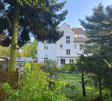 Einzigartige 5-Zimmer-Wohnung mit Garten und EBK in Gründerzeitvilla in Duisburg Huckingen