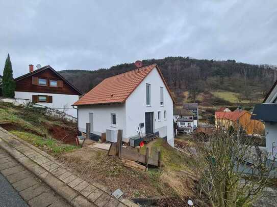 Energetisches Einfamilienhaus mit ELW in ruhiger Lage von Ramberg