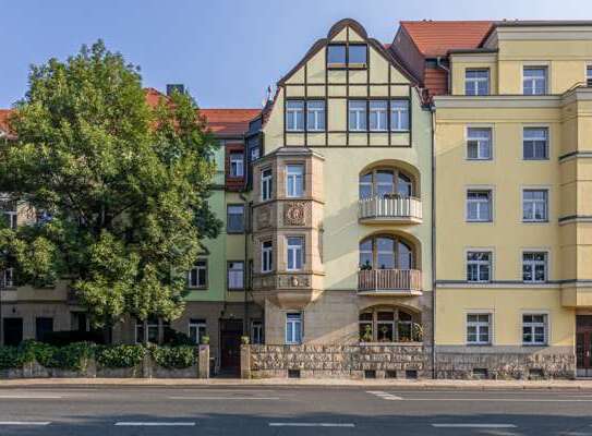 Schicke 2 Zimmerwohnung im Altbau mit Balkon