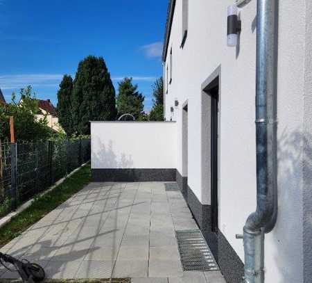Hanau-Mittelbuchen - Neubau-Erstbezug, topmoderne DHH mit Gartenanteil, Dachterrasse, PKW-Stellplatz