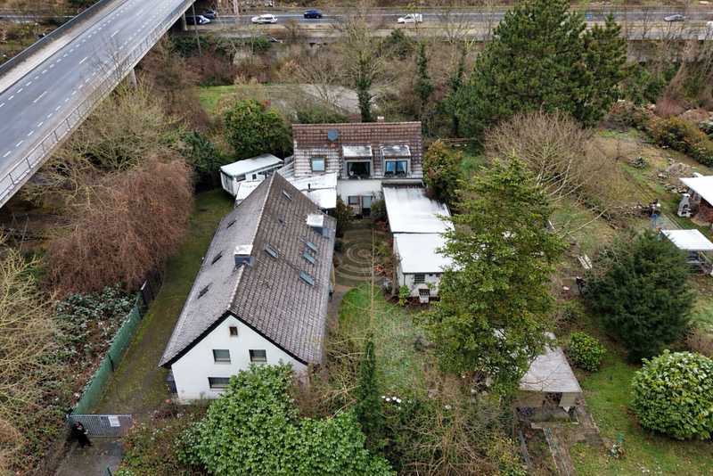 Mehrgenerationenwohnen mit vier Wohneinheiten und Ausbau- bzw. Entwicklungsperspektiv