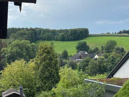 Aussicht auf die Natur aus Ihrer Dachgeschoss Wohnung mit Balkon, Stellplatz, Kellerraum und