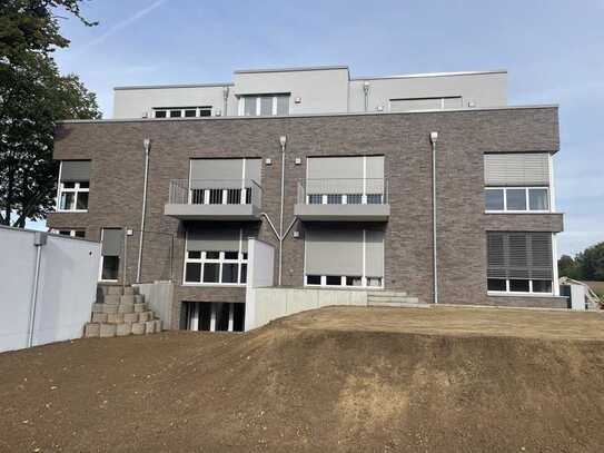 Großzügige Souterrain-Wohnung mit Gartenzugang