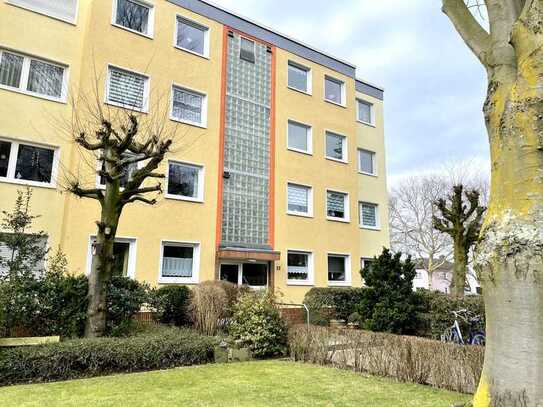 Große 3-Zimmer-Hochparterre-Wohnung mit Terrasse und Garten und Einbauküche in Köln Weiden