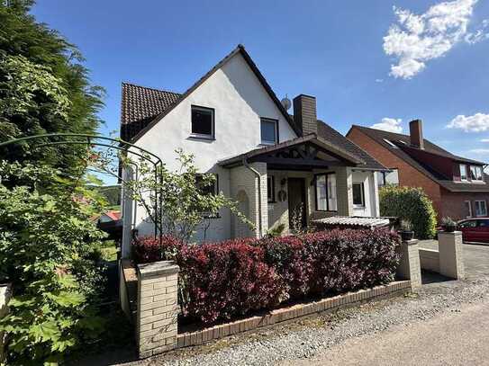 Haus mit großem Grundstück und traumhaftem Blick ins Tal