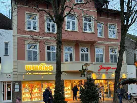 Möblierte 3 Zimmer Dachgeschoss Wohnung mit Balkon im Zentrum Ahrensburgs