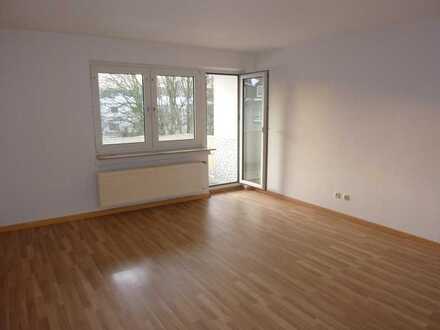 Schöne großzügig geschnittene 2.5 Raum Wohnung mit Balkon