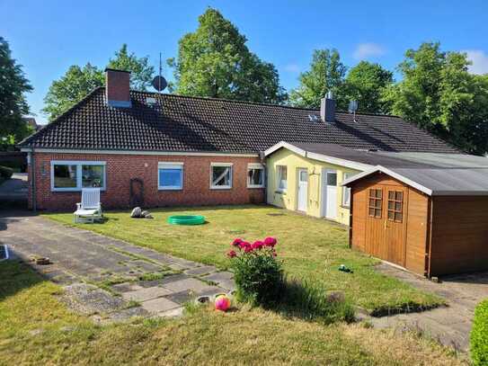 Schöne Doppelhaus Hälfte nahe der Lübecker Bucht - 4 Räume mit Ausbaureserve im Dach, großer Garten