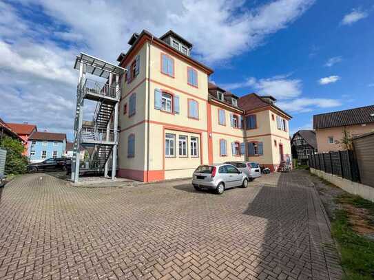 Bezugsfreie 3-Zimmer-Maisonette-Wohnung in denkmalgeschütztem Gebäude!